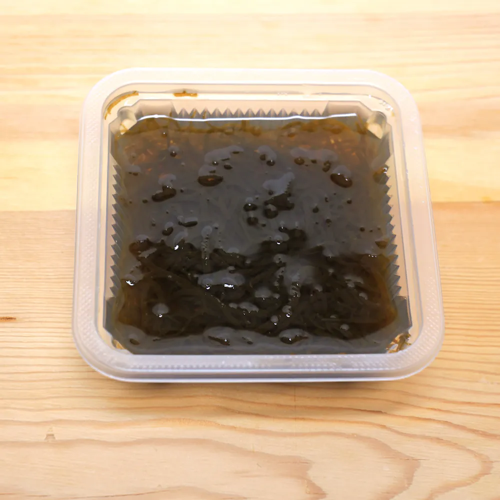 もずく（酢漬けにした海藻食品）
