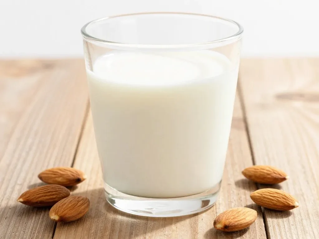 アーモンドミルク（アーモンドを原料とした植物性飲料）