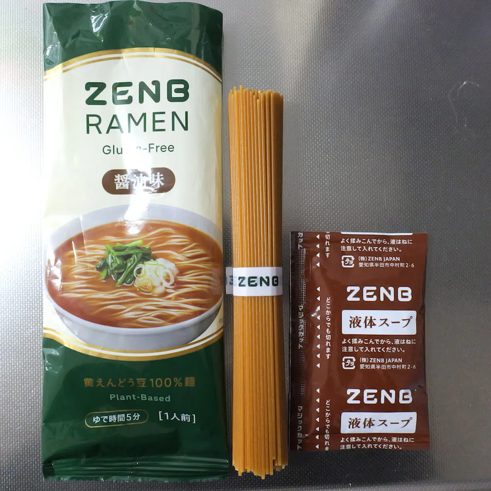 ゼンブラーメンしょう油を開封した様子