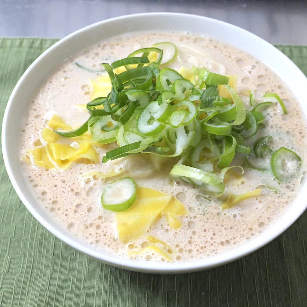 濃厚とんこつ風ラーメン2食入の完成品